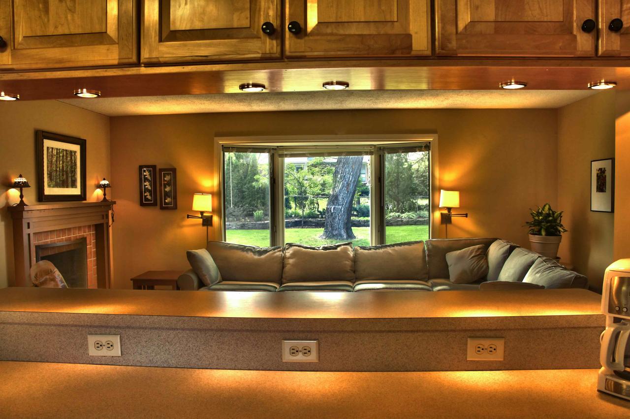 Geaux House! .75 Mile Walk To Big House. W/ BBall Court - thumb 9