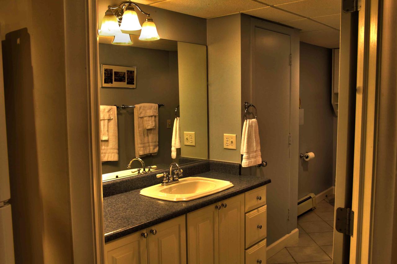 Geaux House! .75 Mile Walk To Big House. W/ BBall Court - thumb 1