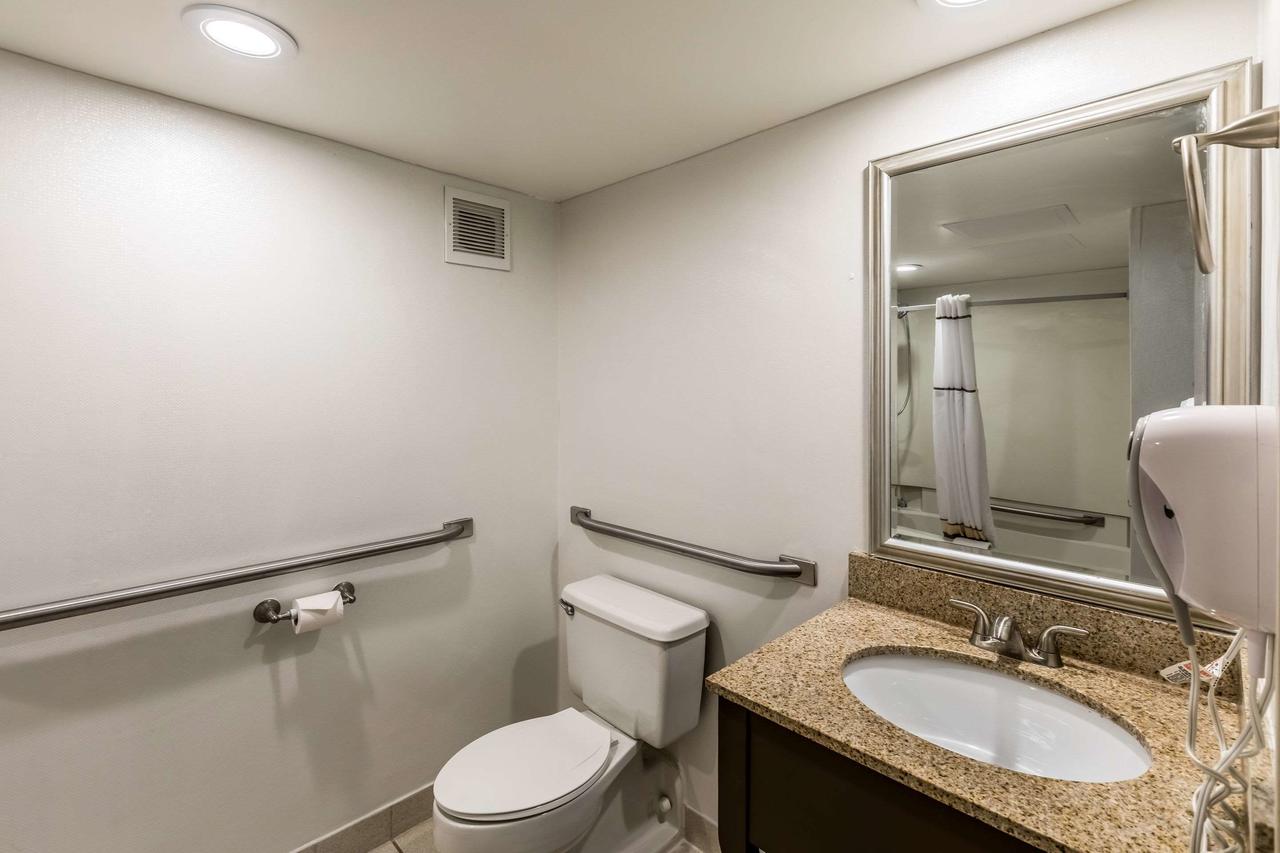 Quality Inn University Lansing - thumb 18