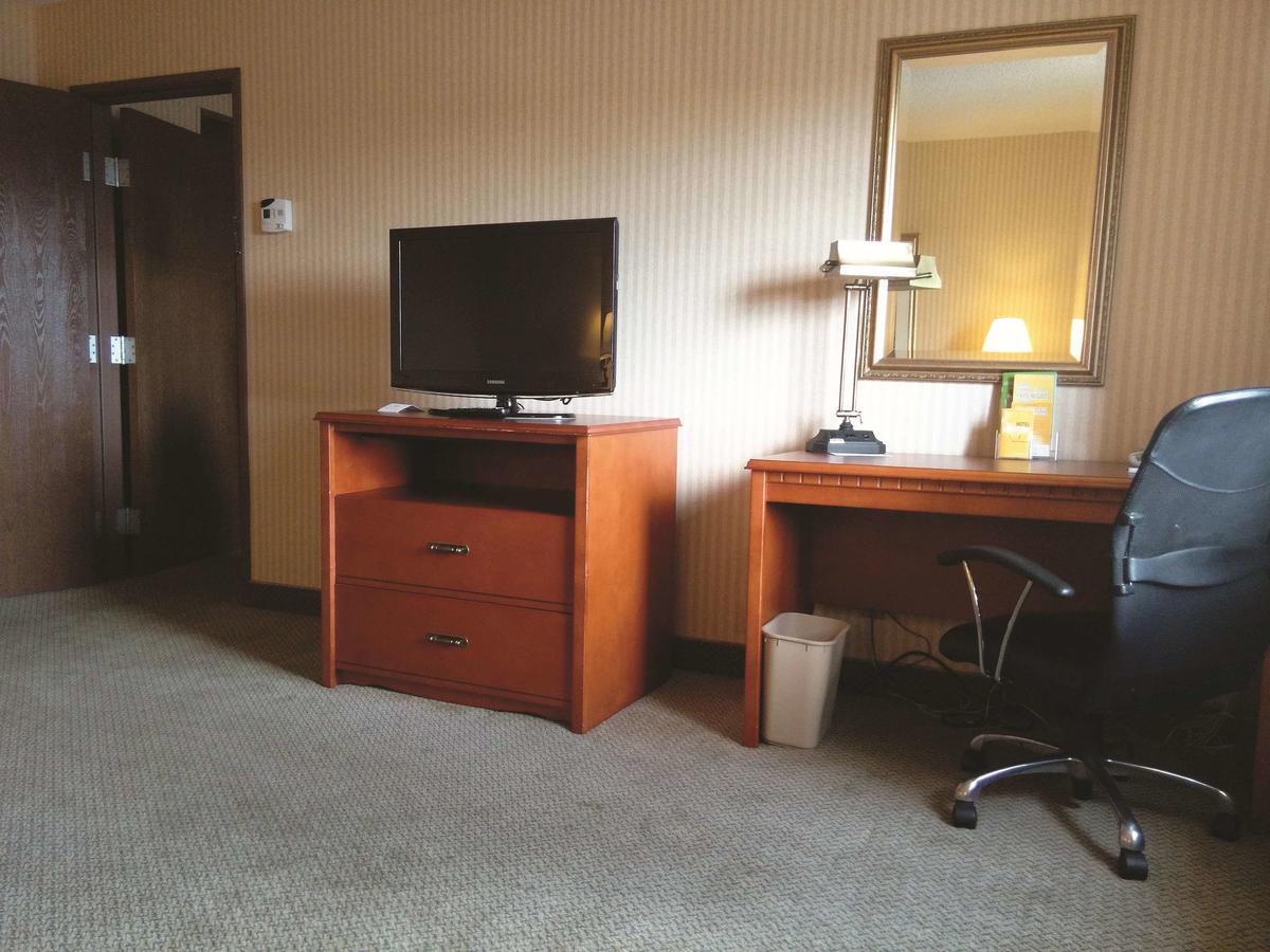 La Quinta Inn By Wyndham Detroit Southgate - thumb 3