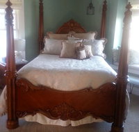 Festive West Bed  BreakFest - Accommodation Michigan