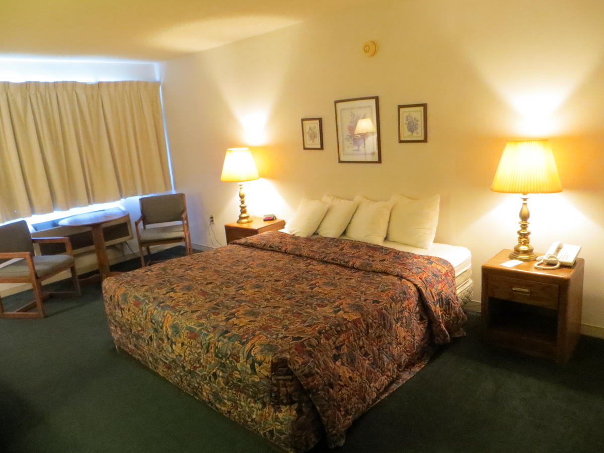 Waterfront Inn Mackinaw City - thumb 16