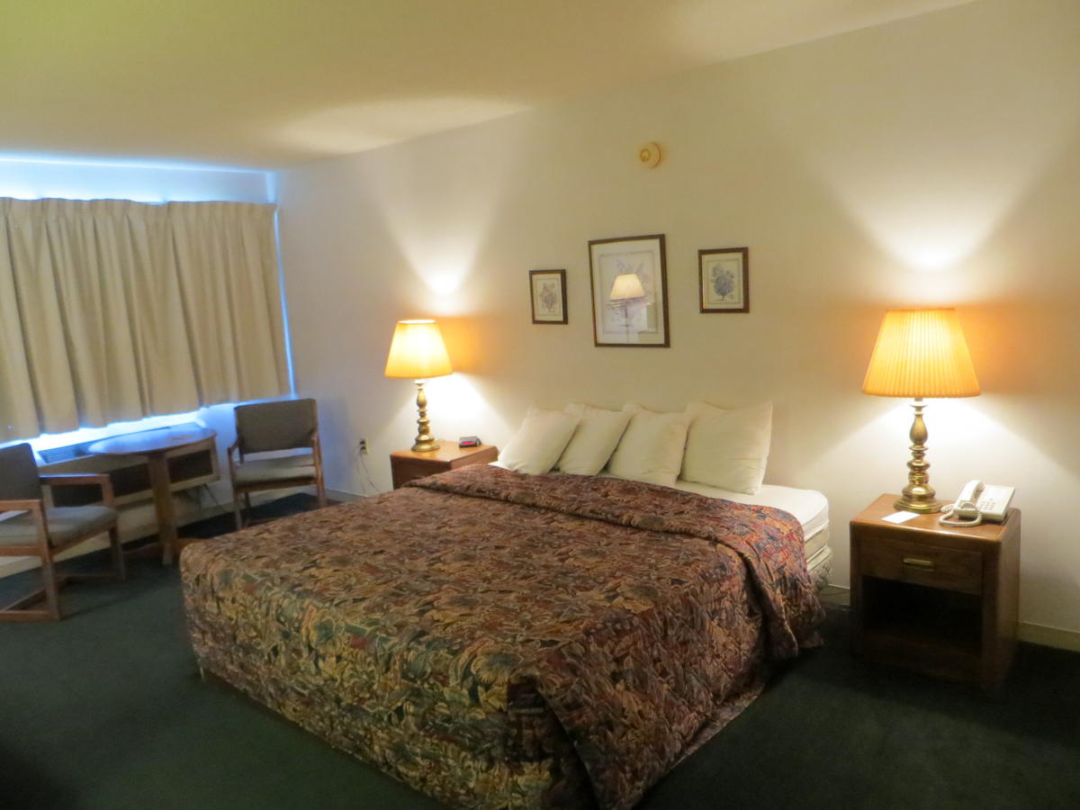Waterfront Inn Mackinaw City - thumb 17