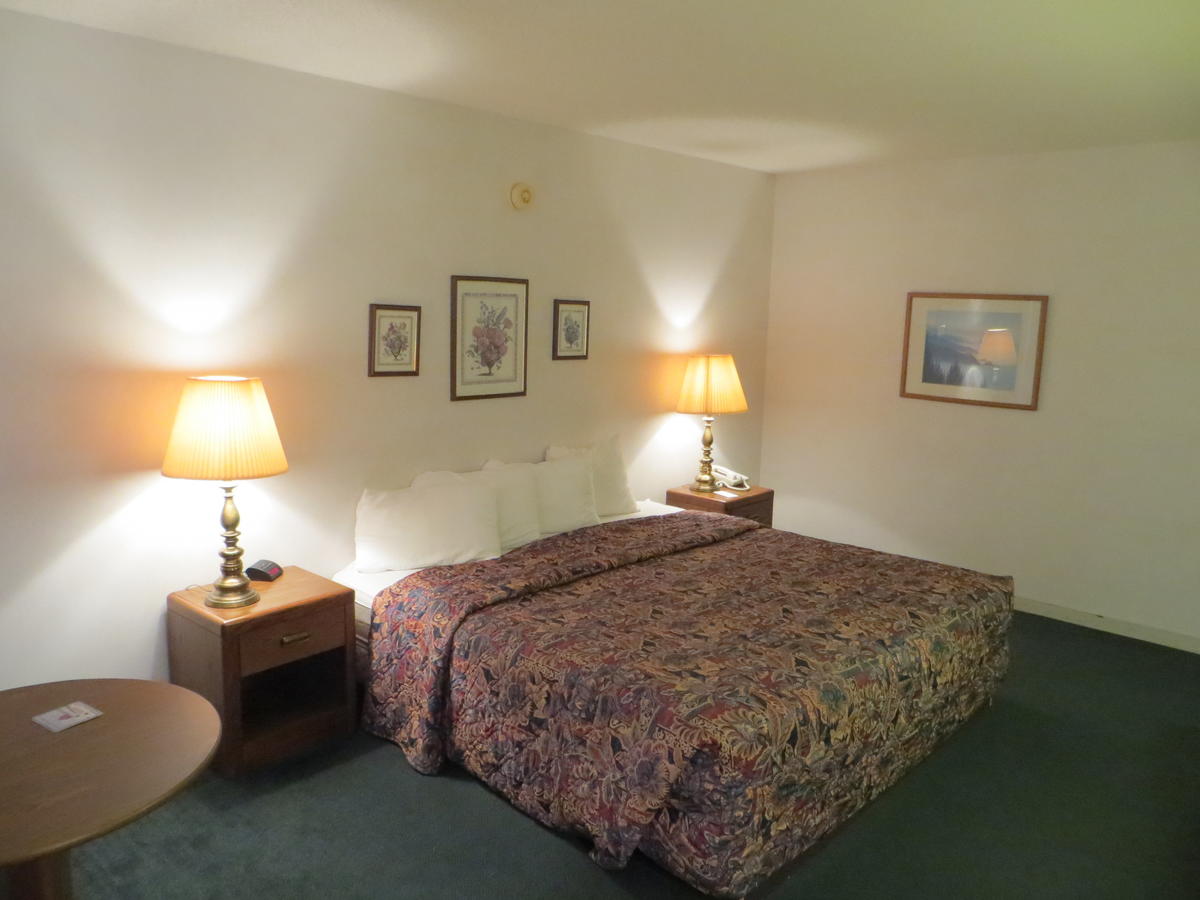 Waterfront Inn Mackinaw City - thumb 18