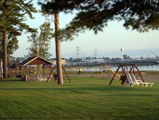 Waterfront Inn Mackinaw City - thumb 23