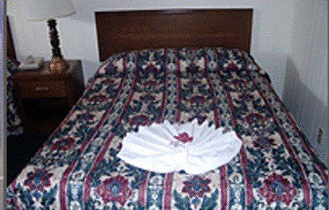 Waterfront Inn Mackinaw City - thumb 24