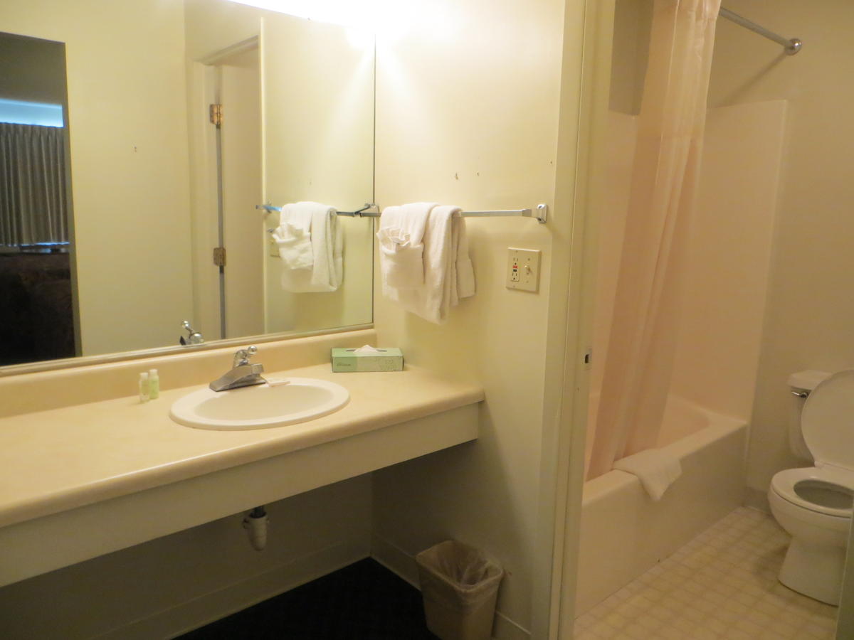 Waterfront Inn Mackinaw City - thumb 13