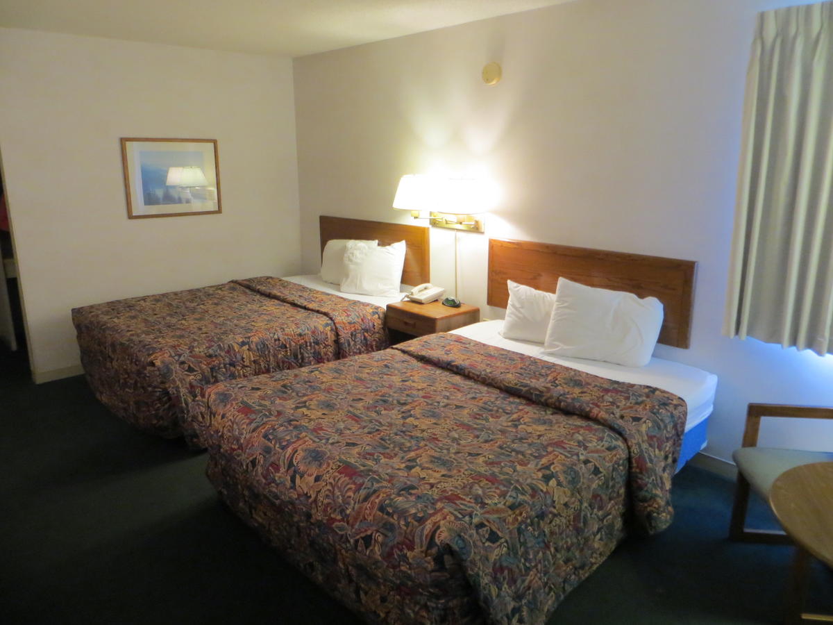 Waterfront Inn Mackinaw City - thumb 19