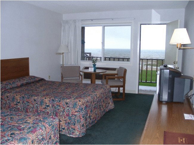 Waterfront Inn Mackinaw City - thumb 22