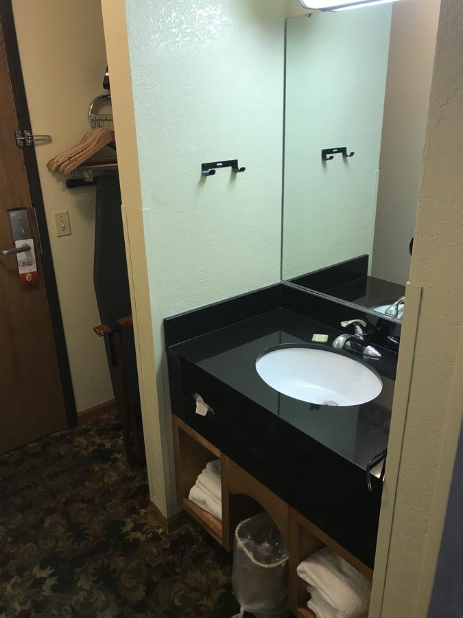 Super 8 By Wyndham Bridgeview Of Mackinaw City - thumb 29