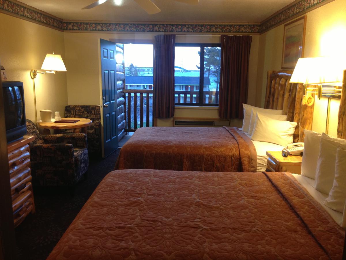 Super 8 By Wyndham Bridgeview Of Mackinaw City - thumb 35