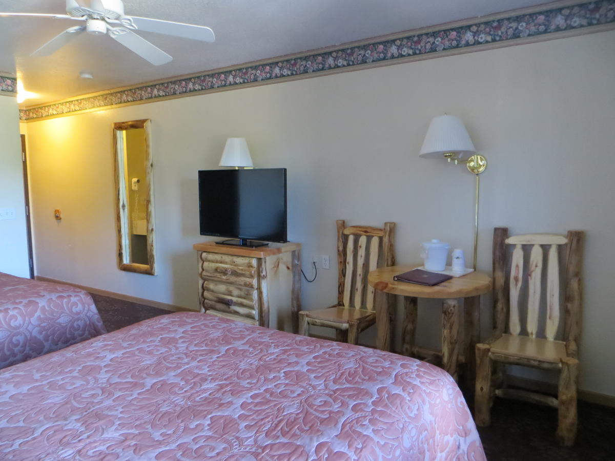 Super 8 By Wyndham Bridgeview Of Mackinaw City - thumb 34