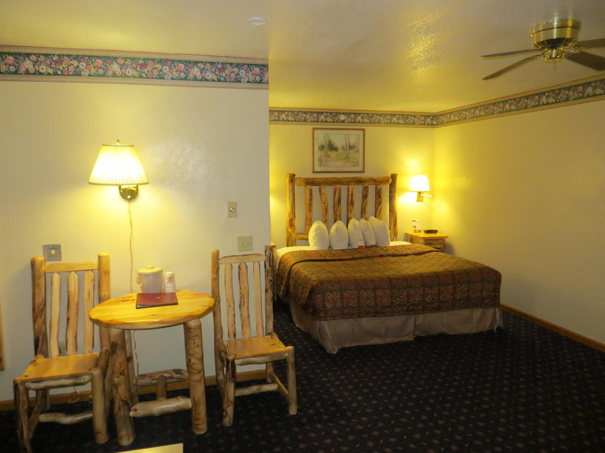 Super 8 By Wyndham Bridgeview Of Mackinaw City - thumb 7