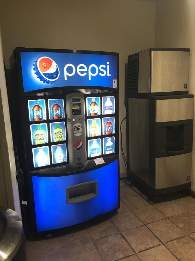 Super 8 By Wyndham Bridgeview Of Mackinaw City - thumb 25