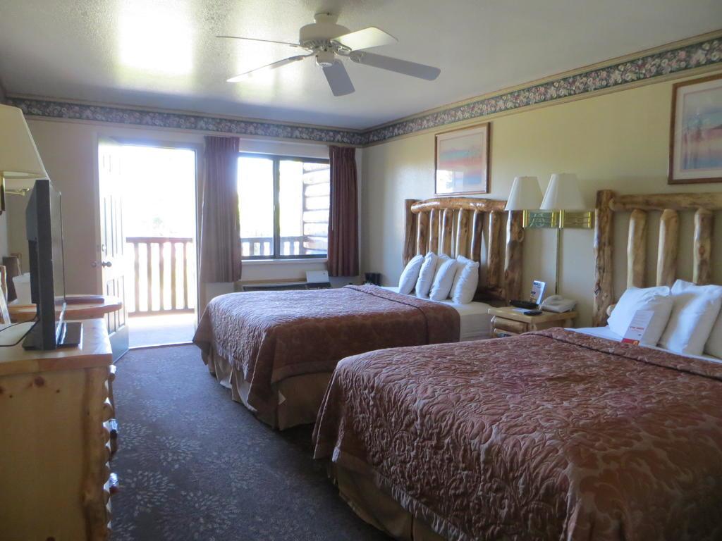 Super 8 By Wyndham Bridgeview Of Mackinaw City - thumb 21