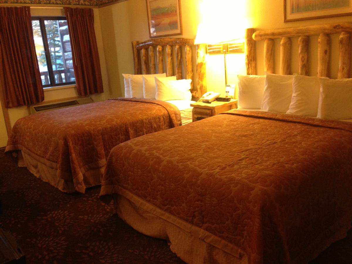 Super 8 By Wyndham Bridgeview Of Mackinaw City - thumb 36