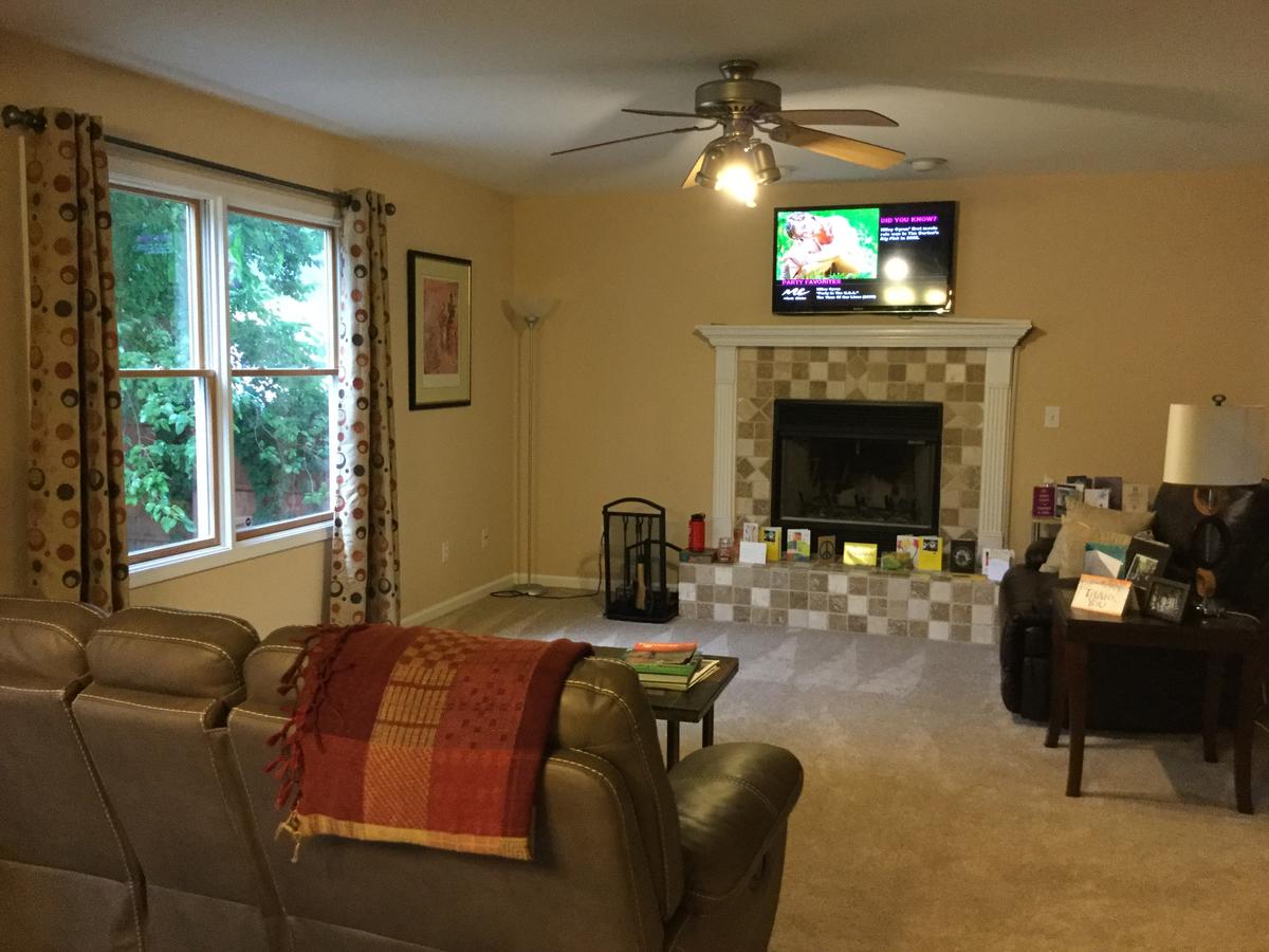 Custom-Built Home In The Heart Of Depot Town - thumb 5