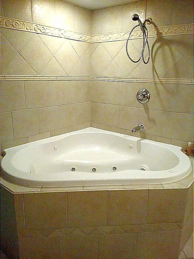 Custom-Built Home In The Heart Of Depot Town - thumb 16