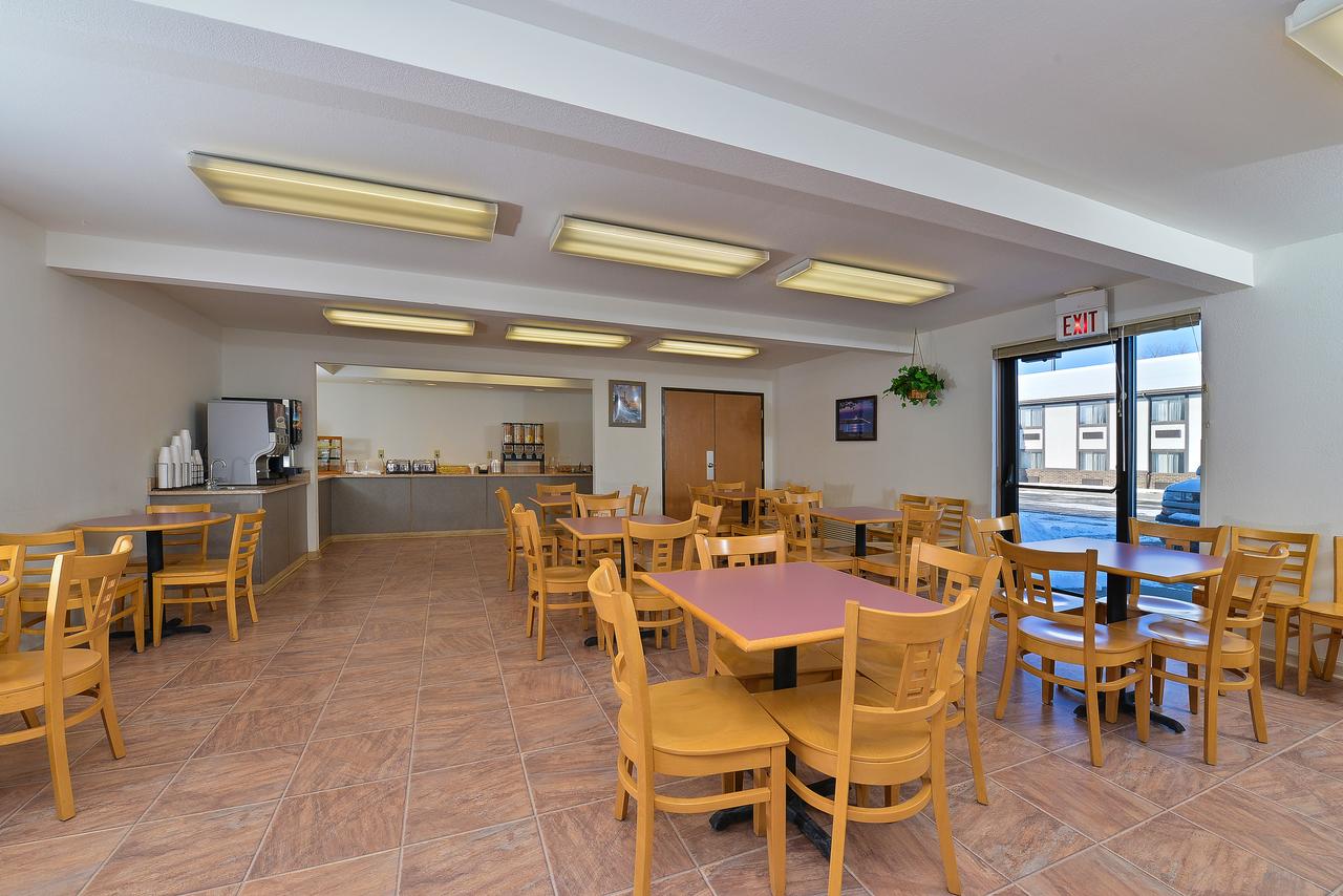 Americas Best Value Inn & Suites-Birch Run - thumb 3