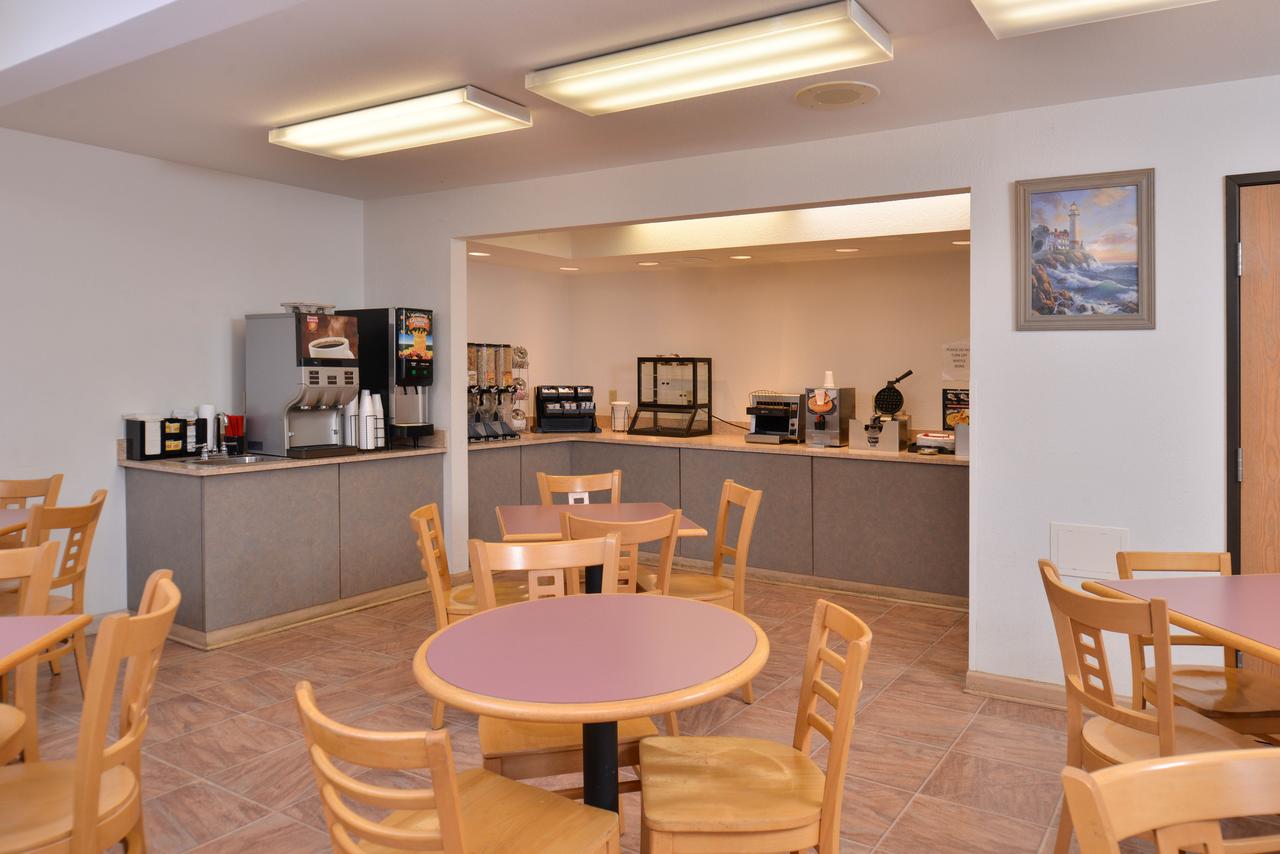 Americas Best Value Inn & Suites-Birch Run - thumb 7