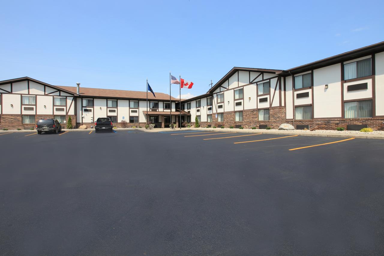 Americas Best Value Inn & Suites-Birch Run - thumb 0