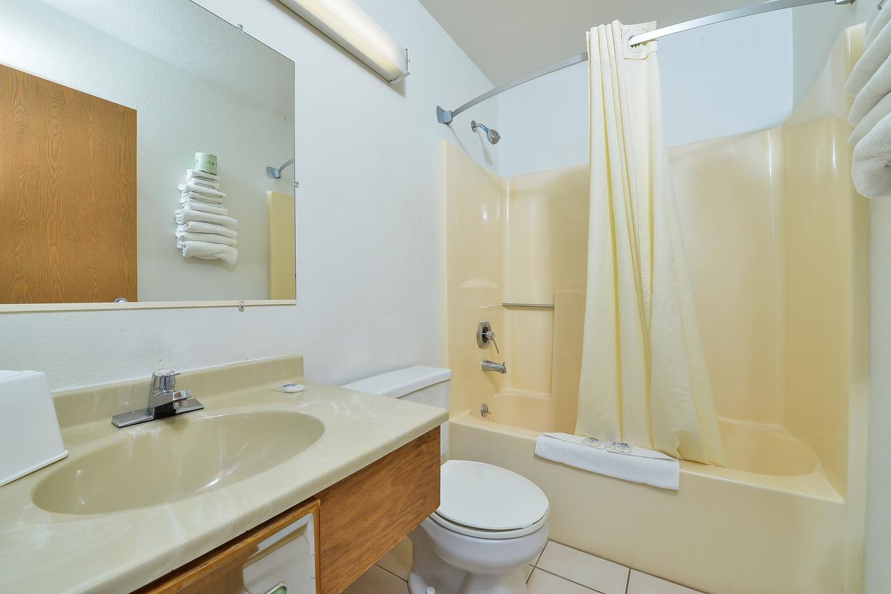 Americas Best Value Inn & Suites-Birch Run - thumb 5