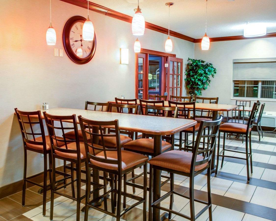 Comfort Suites Stevensville â€“ St. Joseph - thumb 36