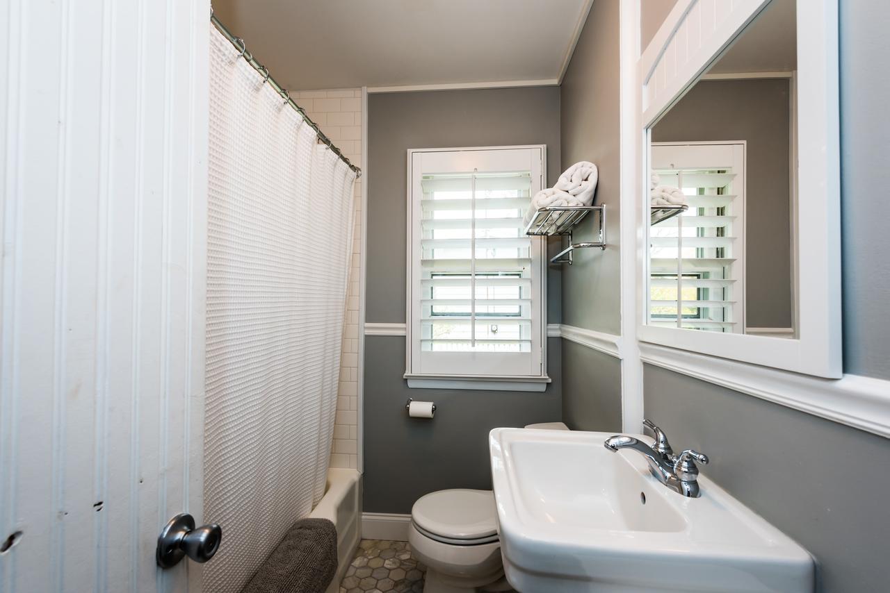 A Little Stone Beach House - thumb 26