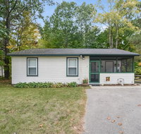 Goshorn Lake Cottage 2 - Accommodation Michigan