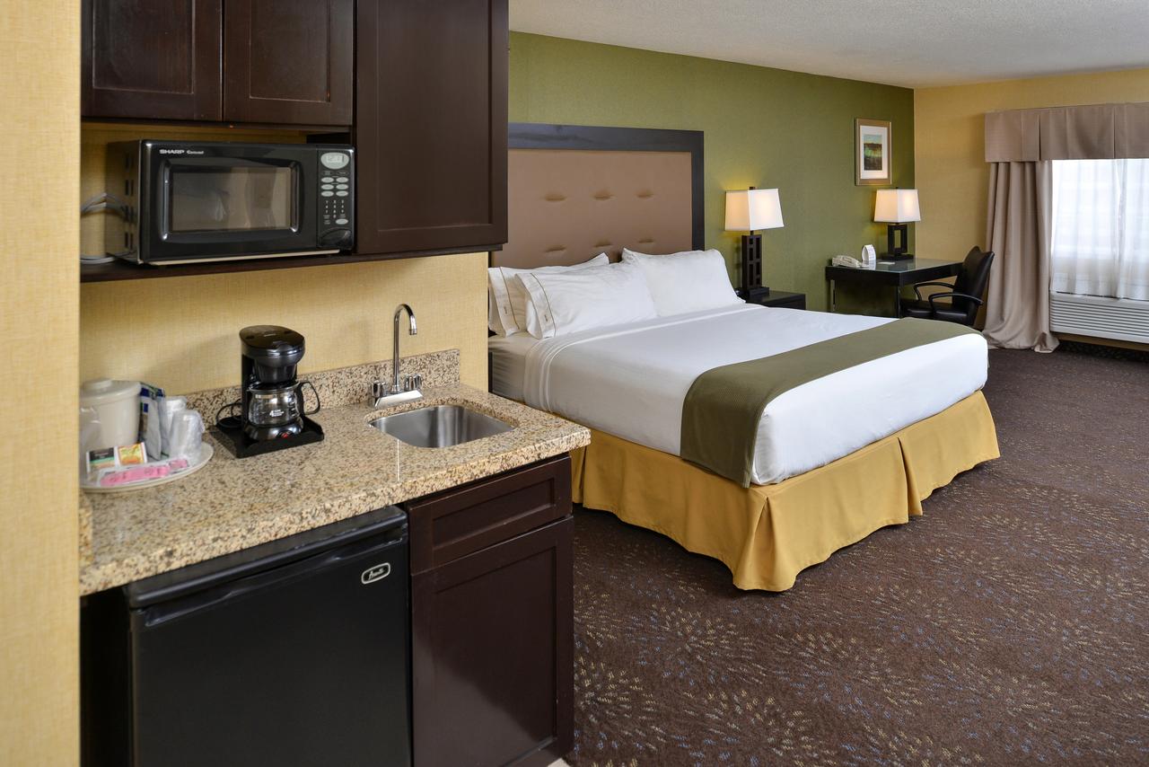 Holiday Inn Express Hotel & Suites Charlotte - thumb 22
