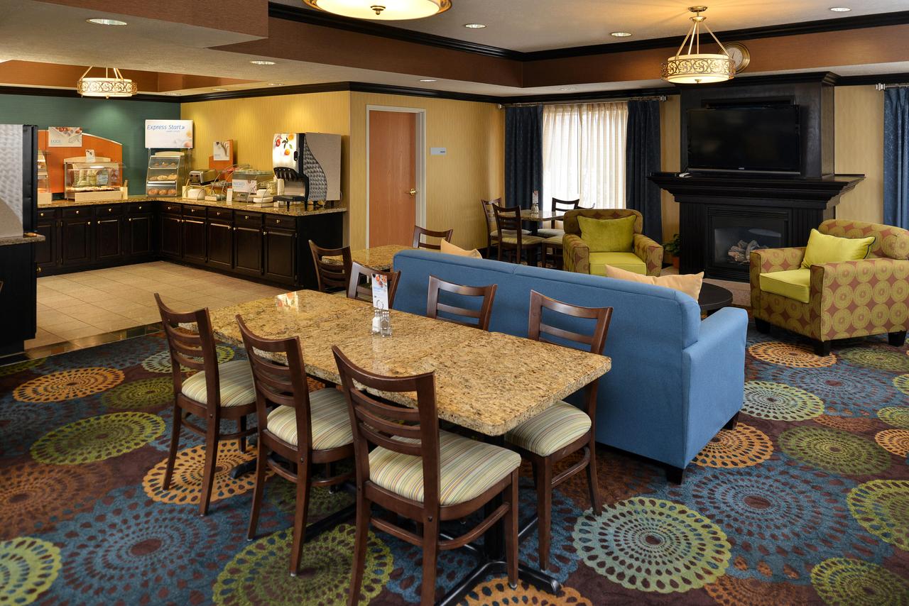 Holiday Inn Express Hotel & Suites Charlotte - thumb 28