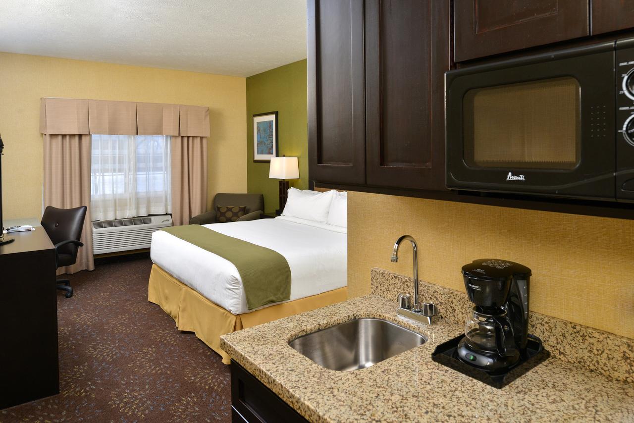 Holiday Inn Express Hotel & Suites Charlotte - thumb 11