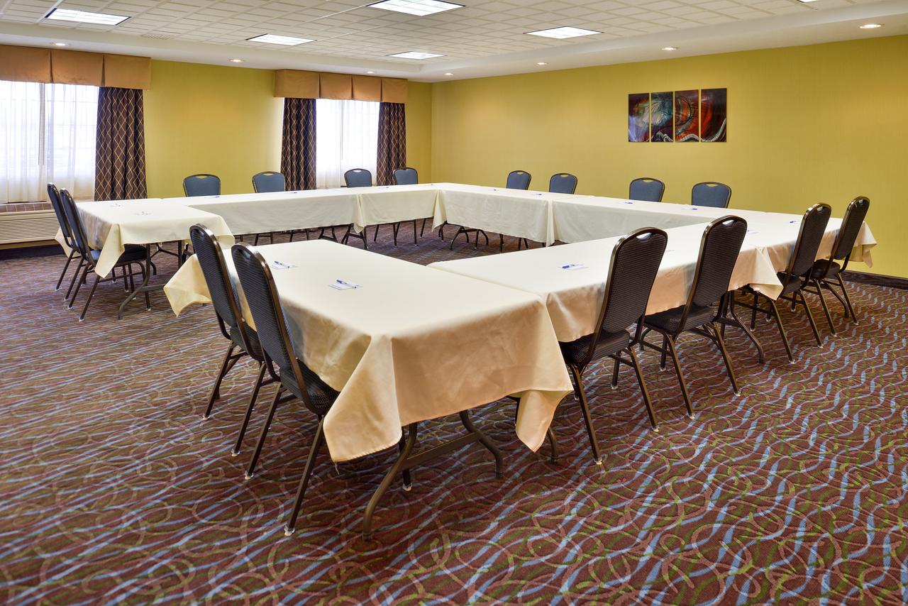 Holiday Inn Express Hotel & Suites Charlotte - thumb 35