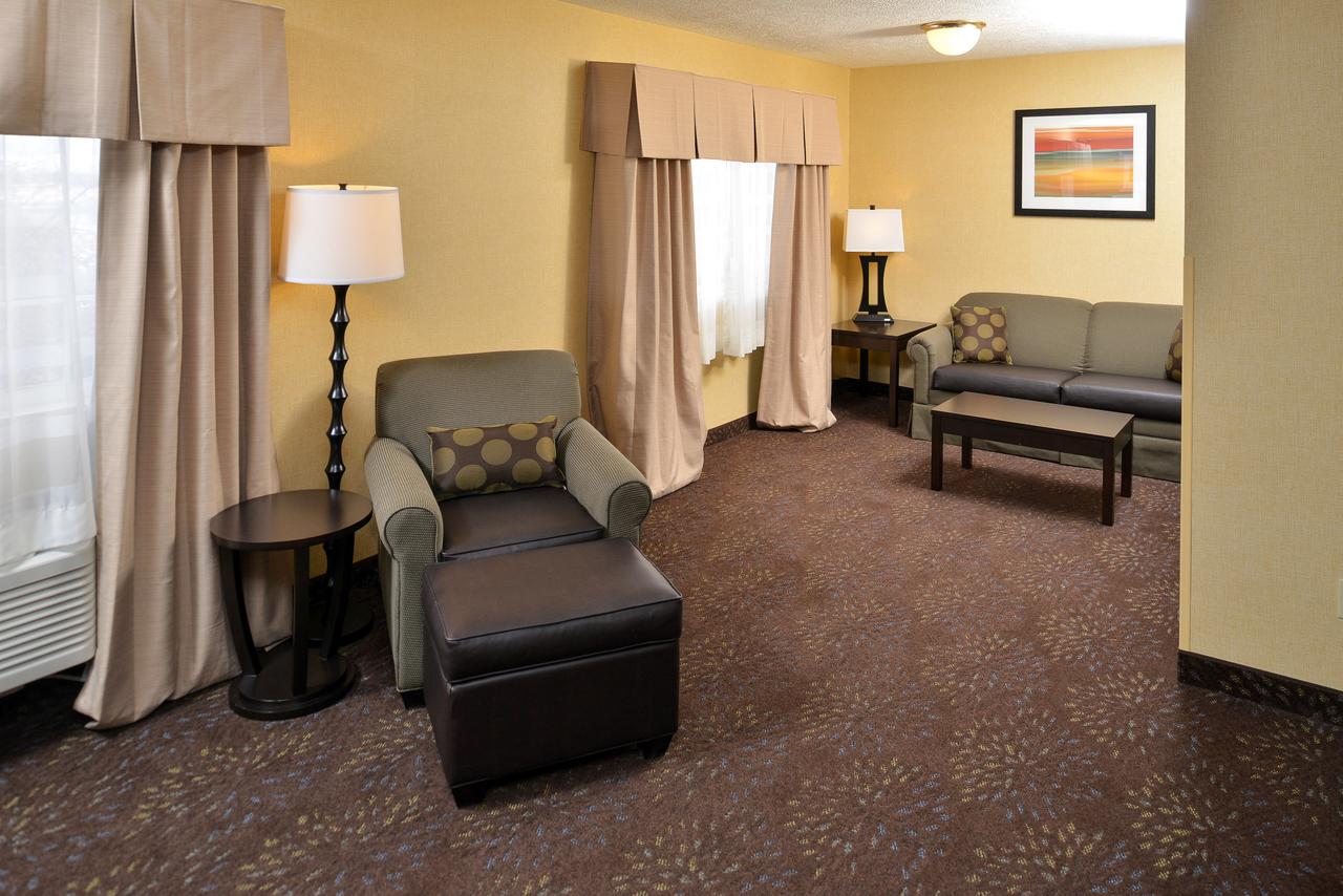 Holiday Inn Express Hotel & Suites Charlotte - thumb 25
