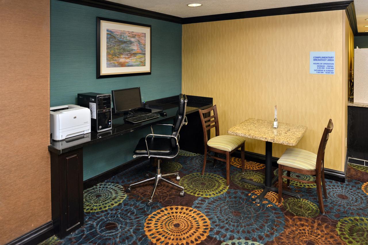 Holiday Inn Express Hotel & Suites Charlotte - thumb 29