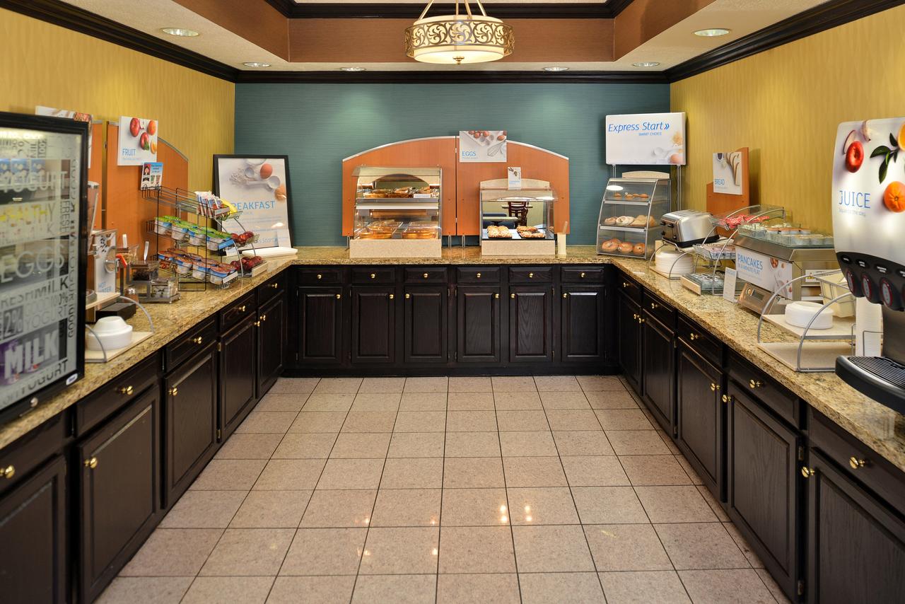 Holiday Inn Express Hotel & Suites Charlotte - thumb 31