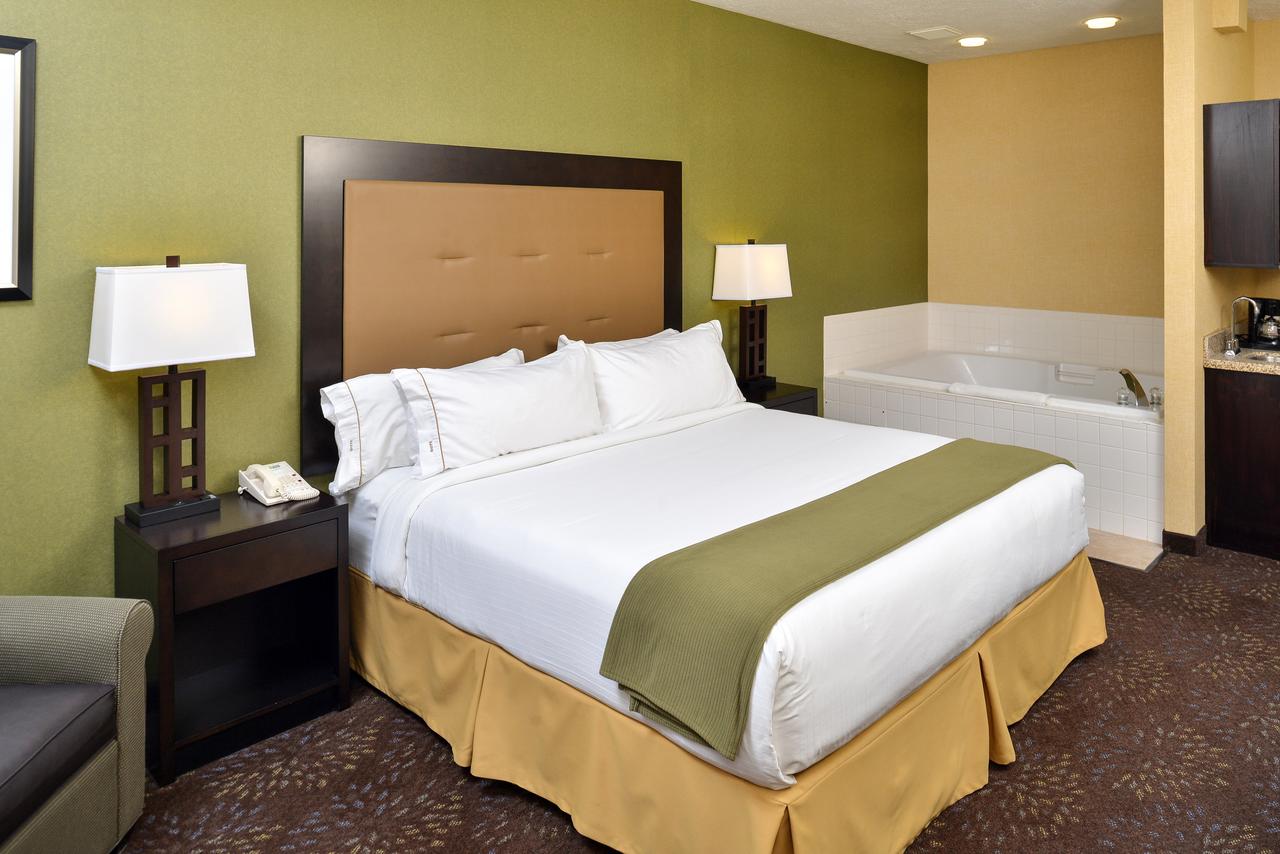 Holiday Inn Express Hotel & Suites Charlotte - thumb 23
