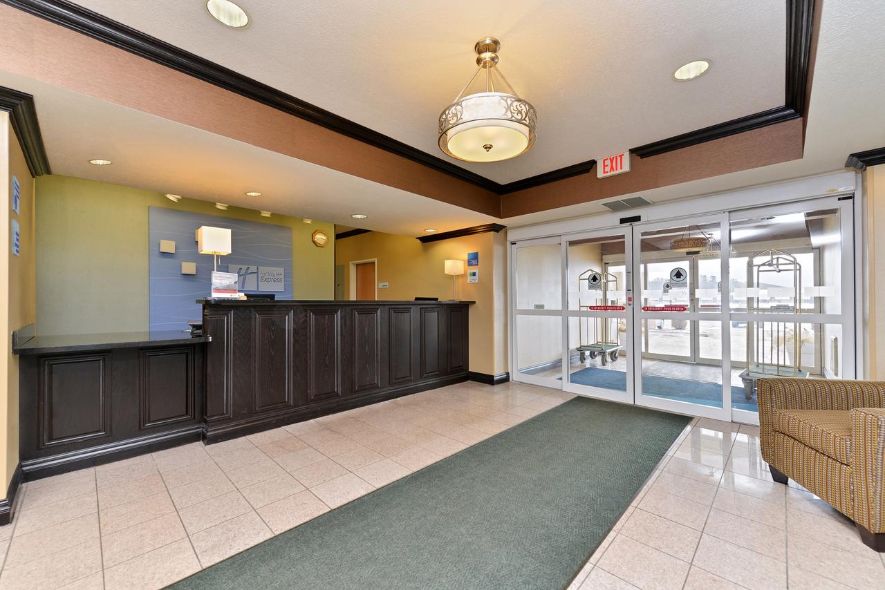 Holiday Inn Express Hotel & Suites Charlotte - thumb 20
