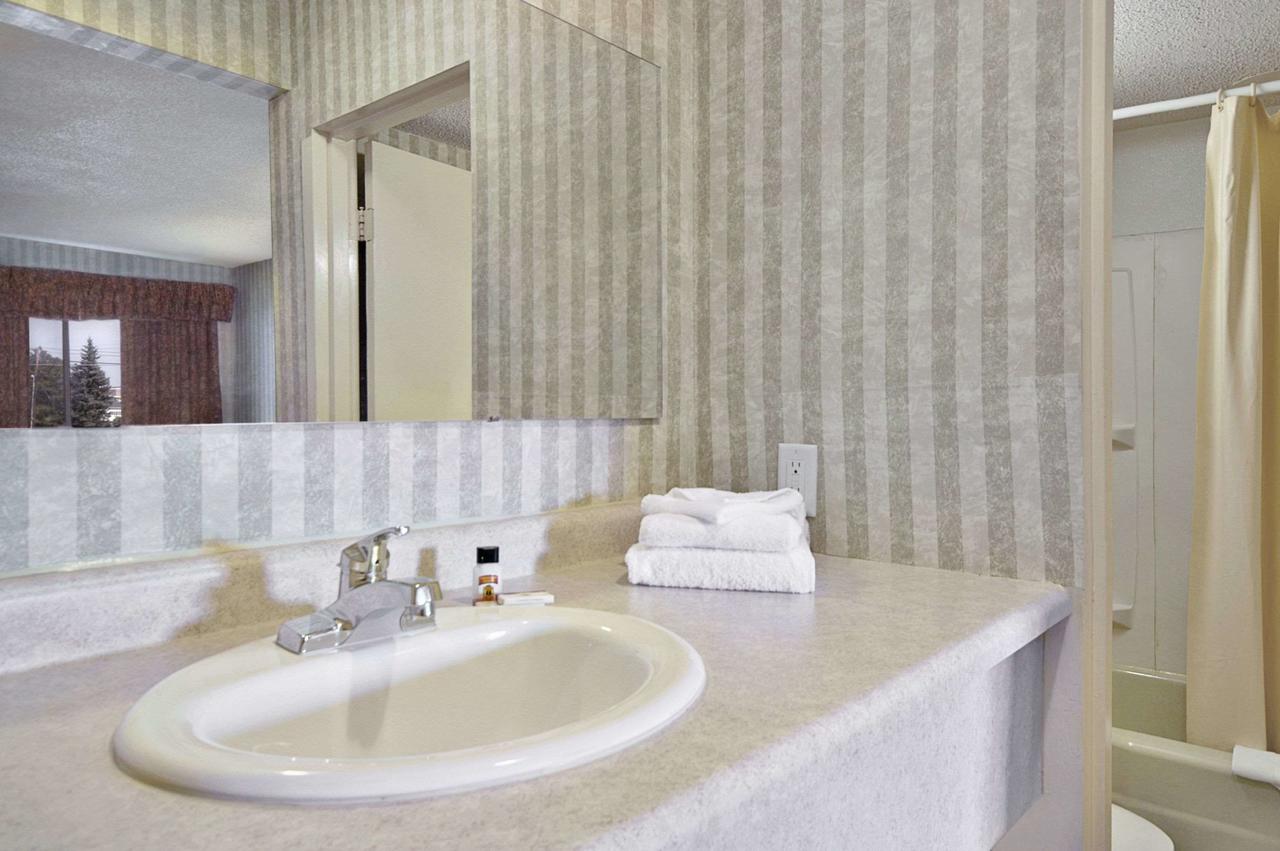 Knights Inn East Lansing - thumb 16