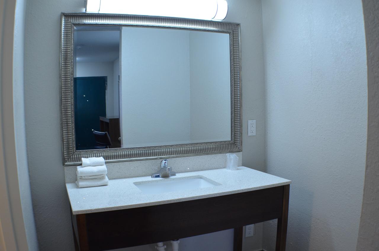 Knights Inn East Lansing - thumb 5