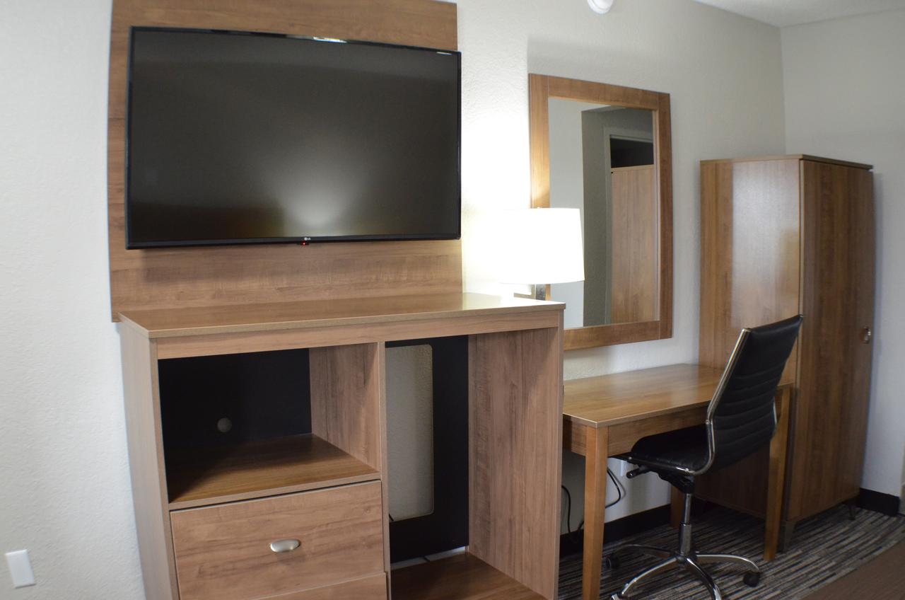 Knights Inn East Lansing - thumb 3