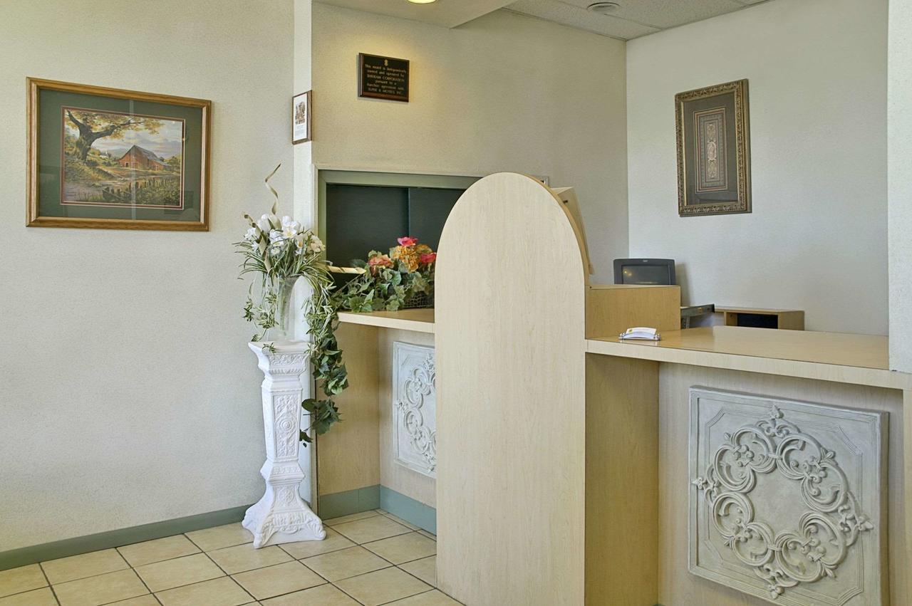 Knights Inn East Lansing - thumb 7