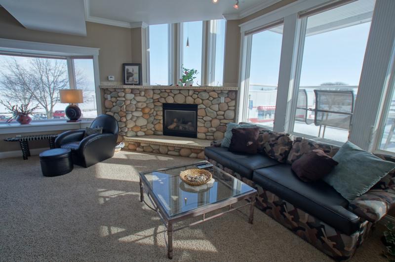 Pier Harbor #2, Condo At Saint Ignace - thumb 4