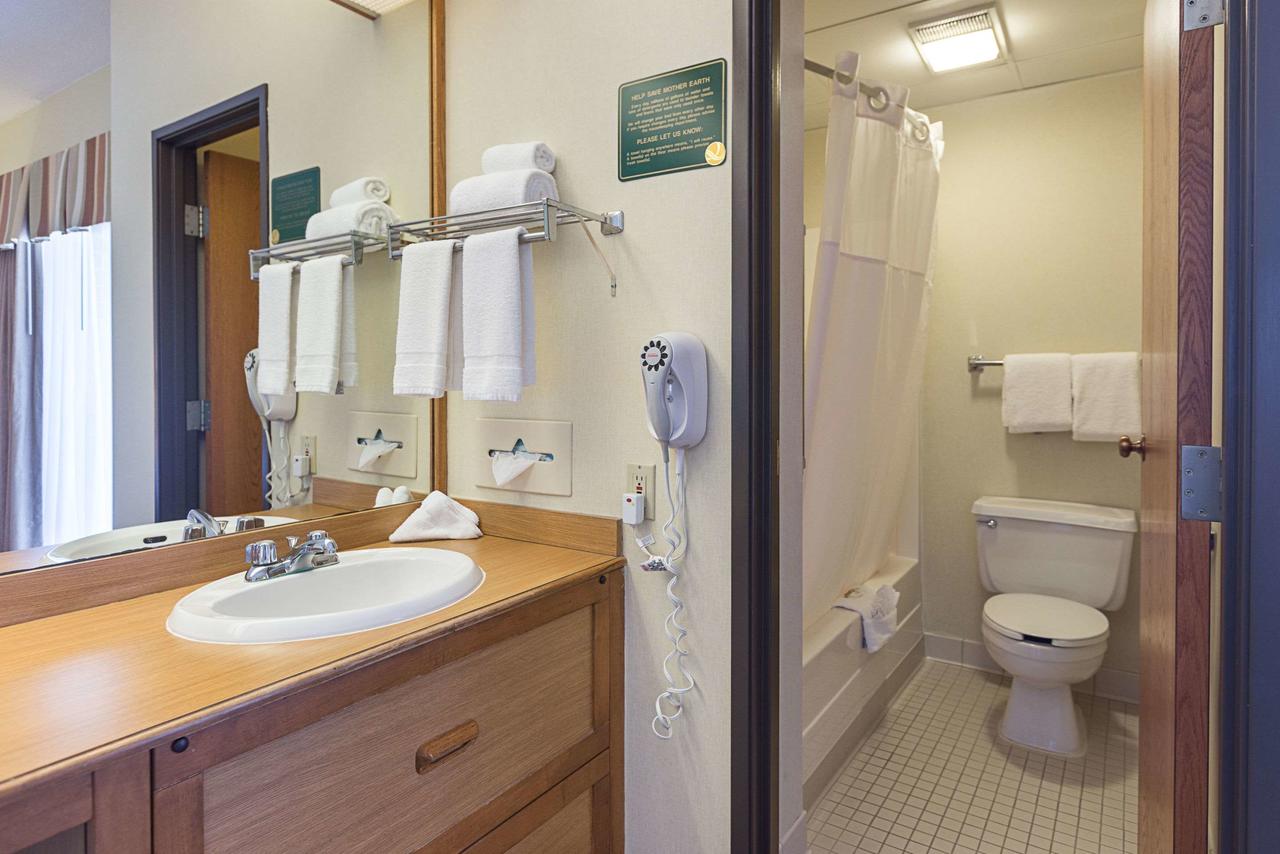 Quality Suites Hotel - Lansing - thumb 1