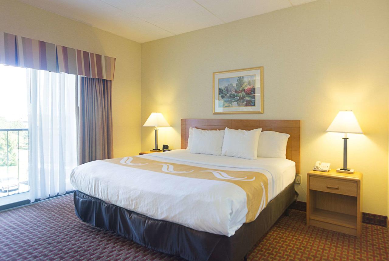 Quality Suites Hotel - Lansing - thumb 40