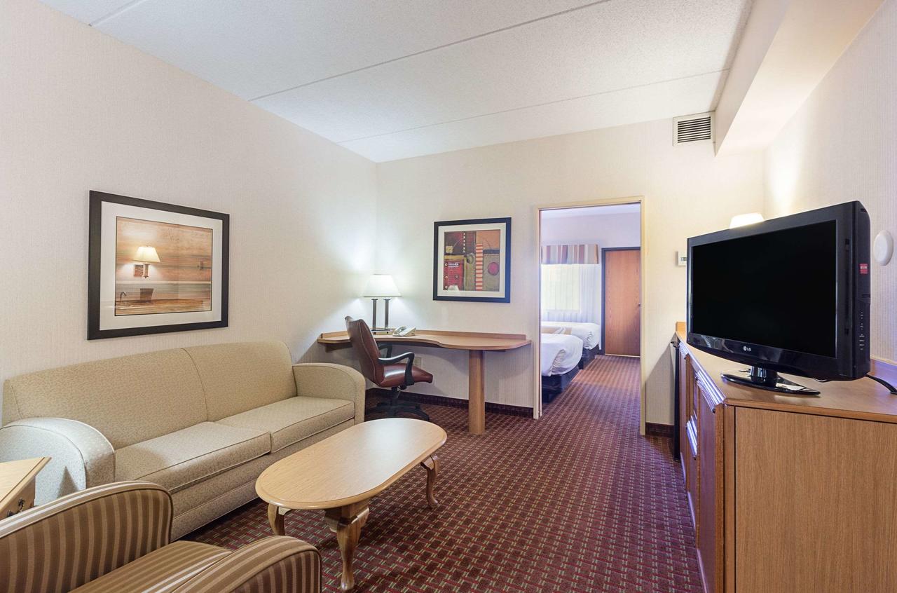 Quality Suites Hotel - Lansing - thumb 18
