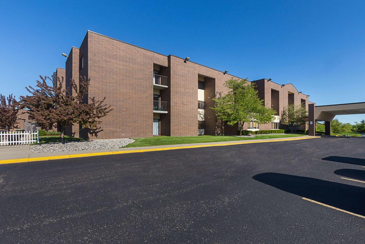 Quality Suites Hotel - Lansing - thumb 0