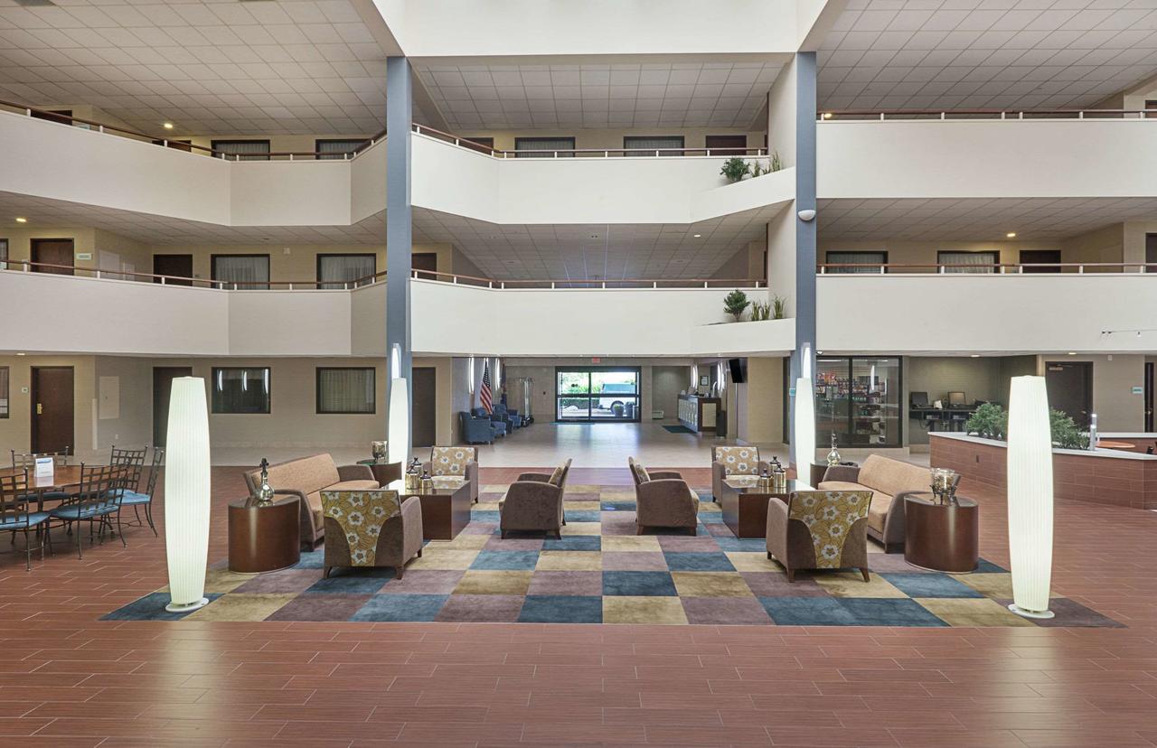 Quality Suites Hotel - Lansing - thumb 29