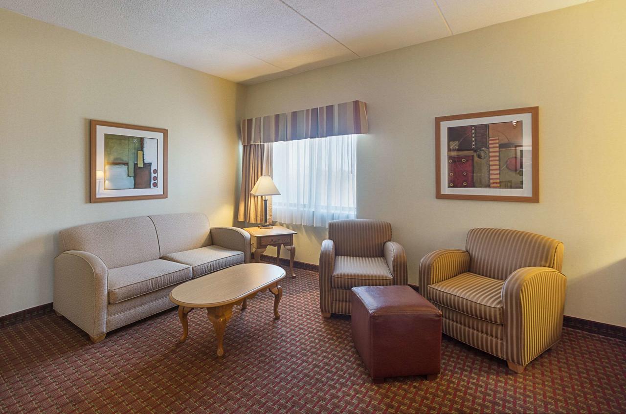 Quality Suites Hotel - Lansing - thumb 6