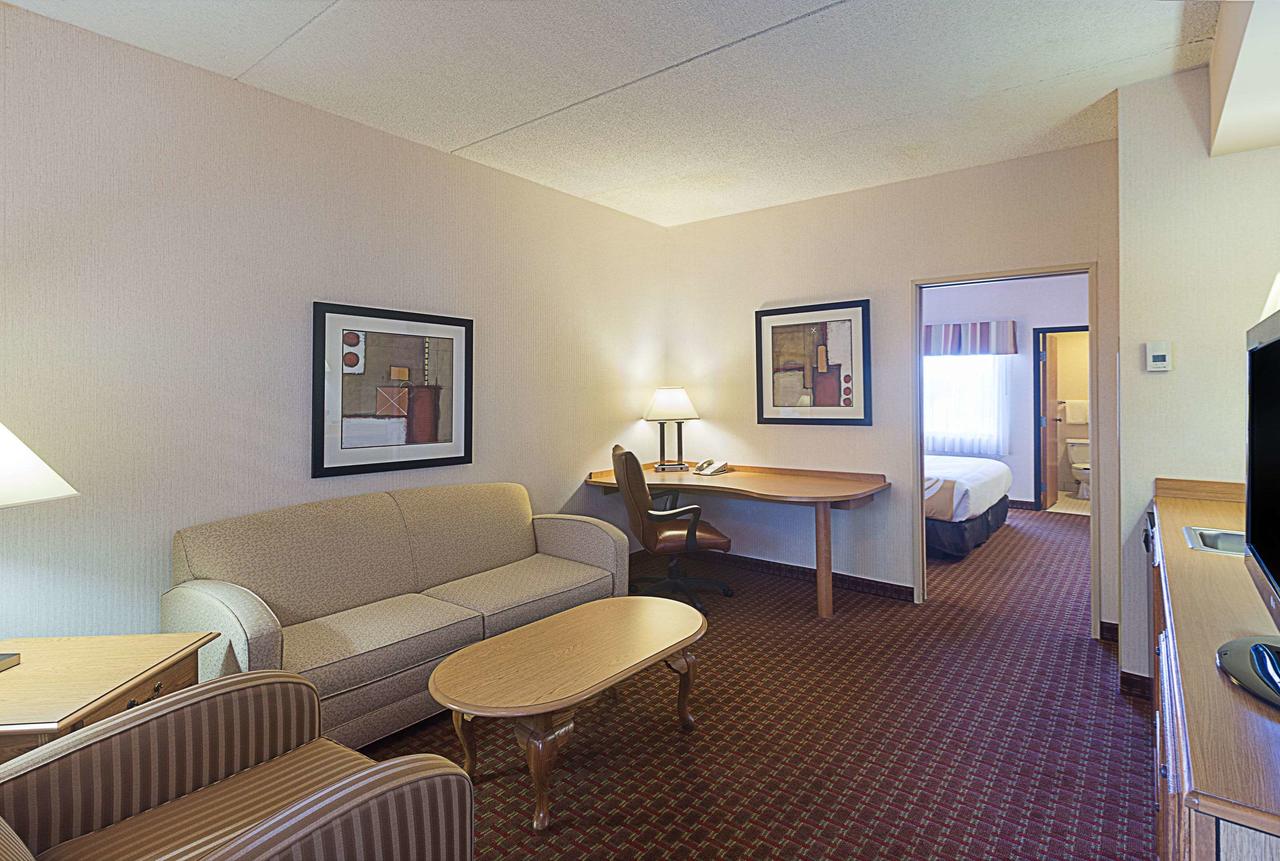 Quality Suites Hotel - Lansing - thumb 32